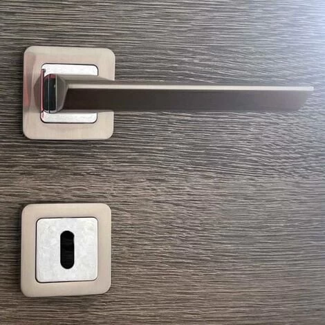 Poignées De Porte Sur Rosace Chromées Satinées - Modèle Morgan Trou De Clé L 1 Poignées De Porte Sur Rosace Chromées Satinées - Modèle Morgan Trou De Clé L